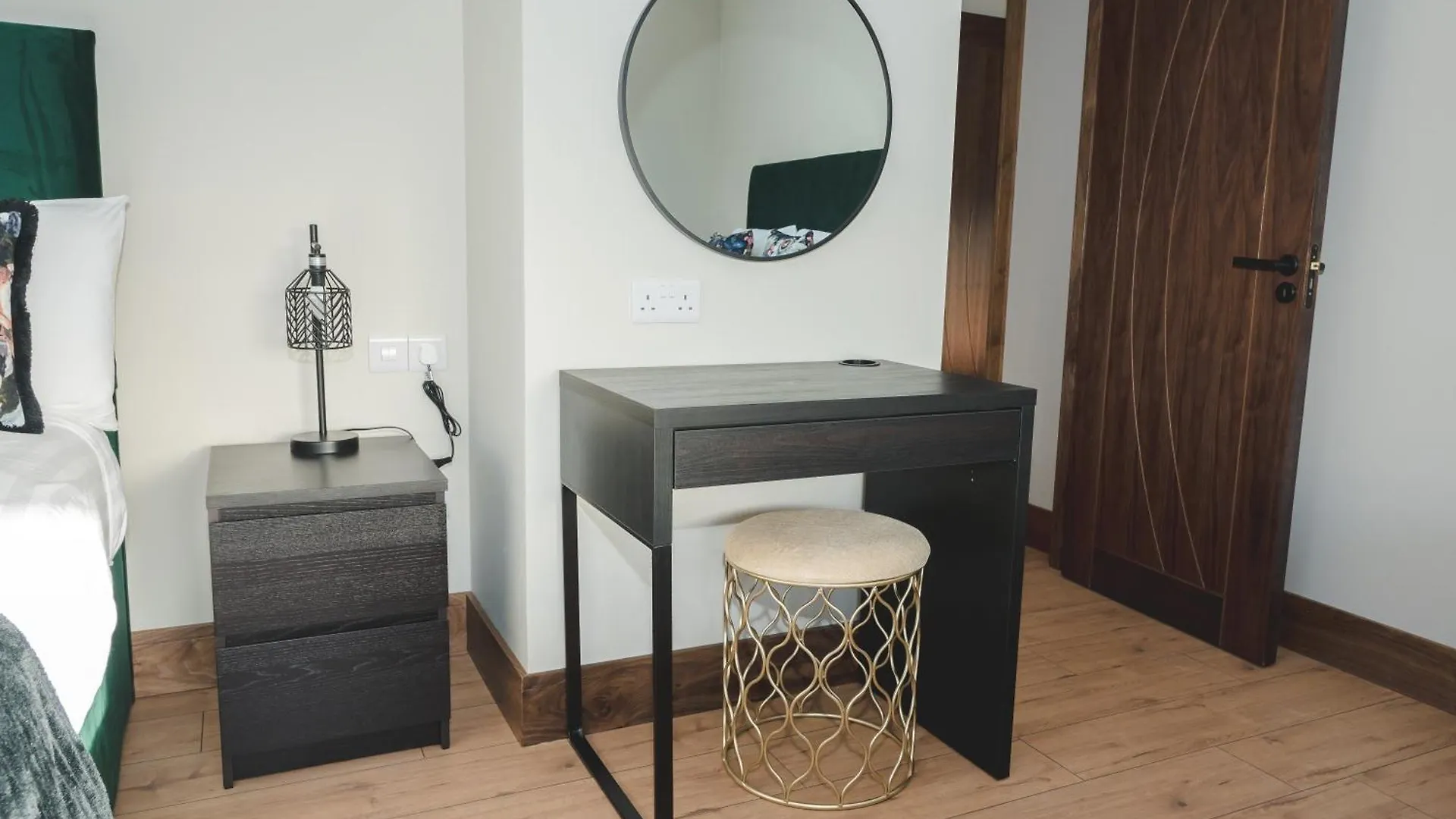 The Village Inn Killarney Apartment